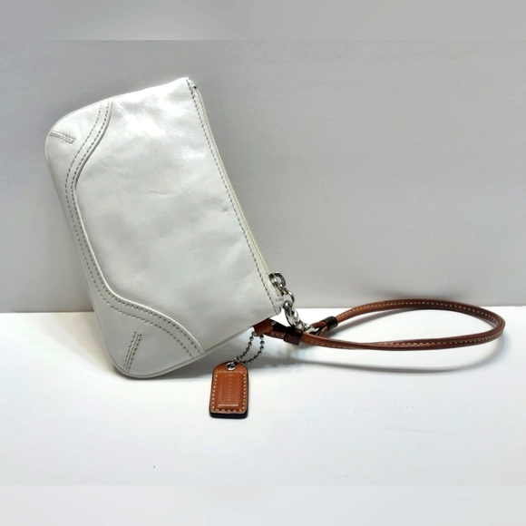 Coach white leather side zipper wristlet - Picture 2 of 4